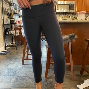 REVERSIBLE CROPPED LULULEMON LEGGINGS